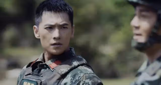 楊洋演軍旅劇只有外表合格？演戲用力過猛，新劇里主角光環太強