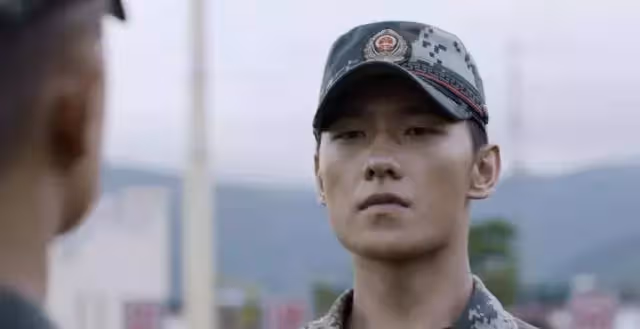 楊洋演軍旅劇只有外表合格？演戲用力過猛，新劇里主角光環太強