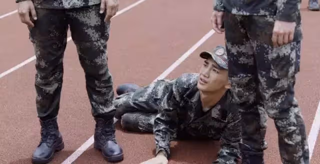 楊洋演軍旅劇只有外表合格？演戲用力過猛，新劇里主角光環太強