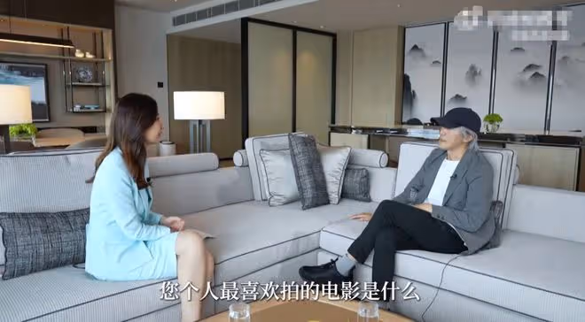 60歲周星馳罕現身！鬍鬚發白老年斑明顯，喊話我永遠都是中國人