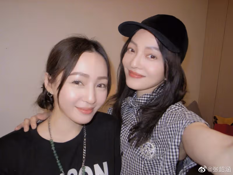 張韶涵罕曬親妹妹正臉照　 同款「大眼巴掌臉」獲網民激贊