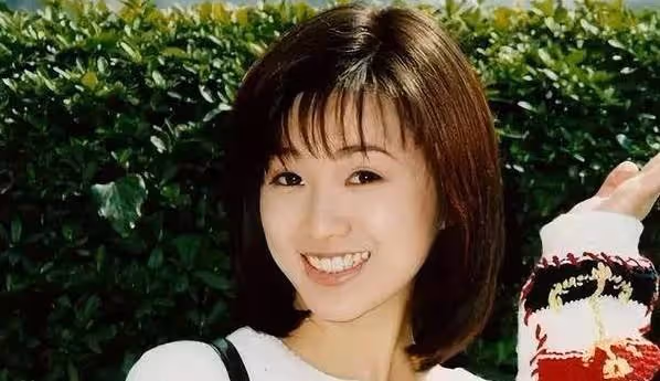 從巨星到逃犯,她的人生本該一帆風順,卻一步步淪為囚徒