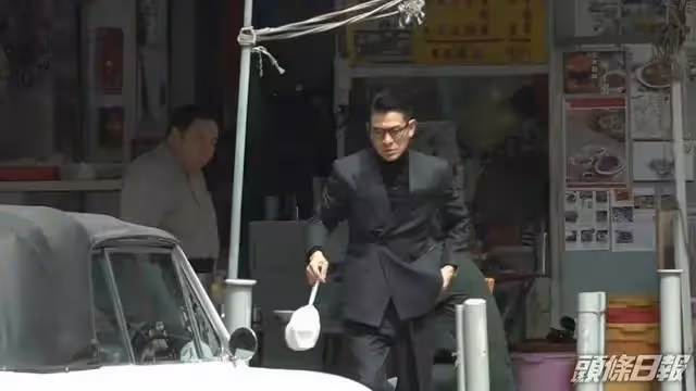 劉德華新片開拍，一身黑色西裝看不出60歲，還有林家棟彭于晏共演