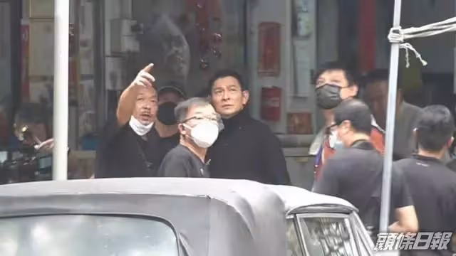 劉德華新片開拍，一身黑色西裝看不出60歲，還有林家棟彭于晏共演