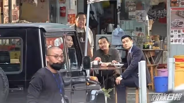 劉德華新片開拍，一身黑色西裝看不出60歲，還有林家棟彭于晏共演
