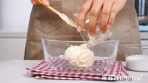 四月就該吃菠蘿蛋糕！幾步搞定，酸甜脆爽超過癮！
