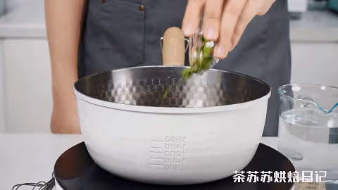 別去買路邊攤，自己做Q彈清爽，一拌就搞定！
