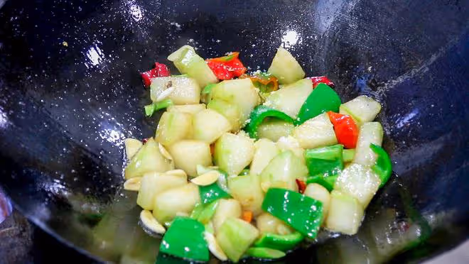 夏天要少吃豬肉，多吃這5種「祛濕菜」，解暑又營養，越吃越健康