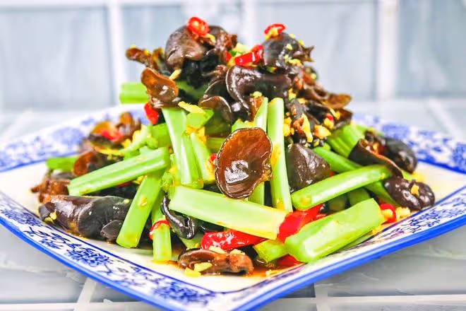 夏天，少吃苦瓜和番茄，多吃這4種菜，價格不貴營養高，安穩過夏