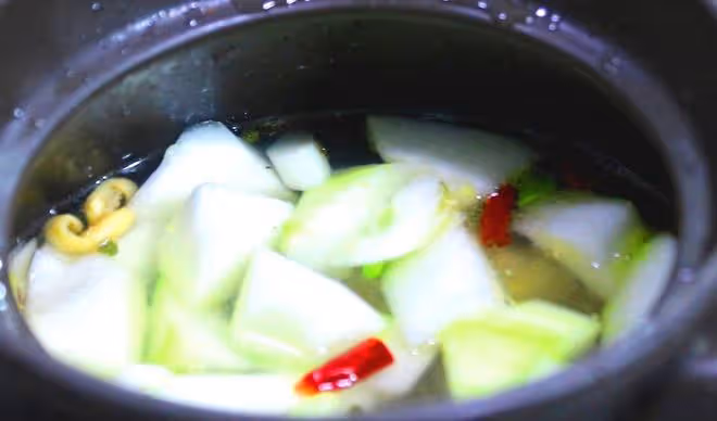 夏天，少吃苦瓜和番茄，多吃這4種菜，價格不貴營養高，安穩過夏