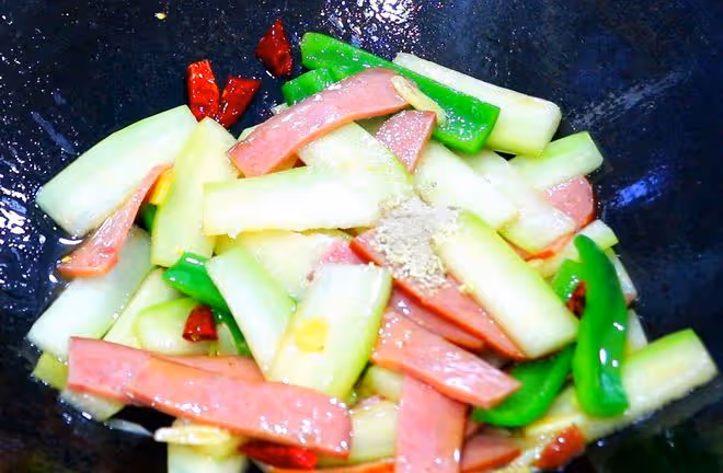夏天吃苦瓜、黃瓜，不如吃「夏季補水第一瓜」，消暑解渴不上火