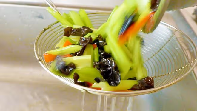 建議中老年人：夏天要多吃這8種食物，開胃易消化，常吃身體棒