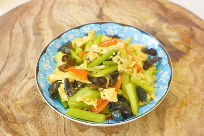 建議中老年人：夏天要多吃這8種食物，開胃易消化，常吃身體棒