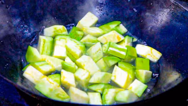 夏季天熱沒胃口，試試這5道家常菜，鮮嫩又營養，花錢少吃得好