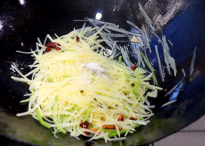 中老年人三伏天：「少吃肥肉，多吃酸」，生活簡單，整夏保平安