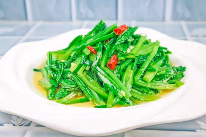 推薦5種綠葉菜，含鈣高過牛奶，每天吃一把，一家老小鈣都補足了