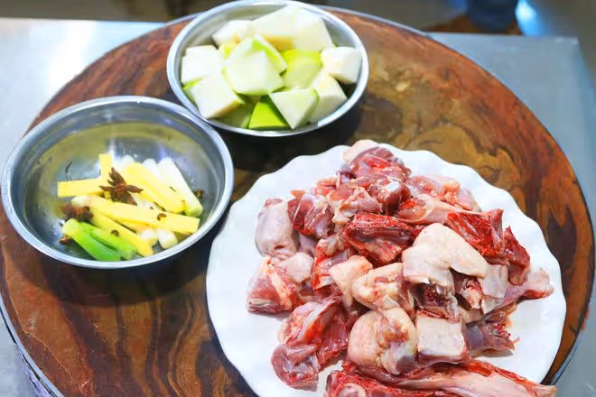 年齡越大，越要多吃肉？建議50歲後，多吃4種肉，精力充沛腿腳好
