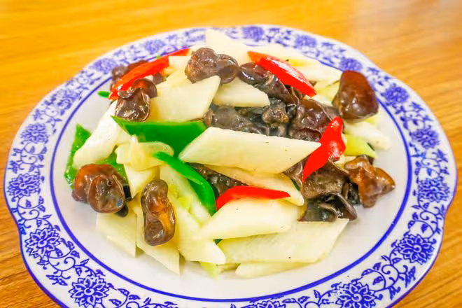進入「毒五月」，中老年人要多吃「3菜3瓜3豆」，消暑解熱少生病