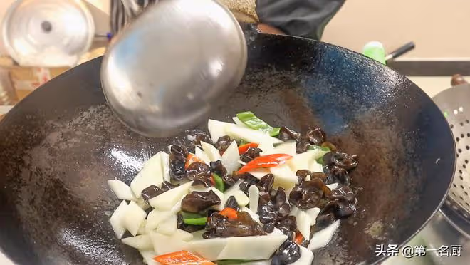進入「毒五月」，中老年人要多吃「3菜3瓜3豆」，消暑解熱少生病
