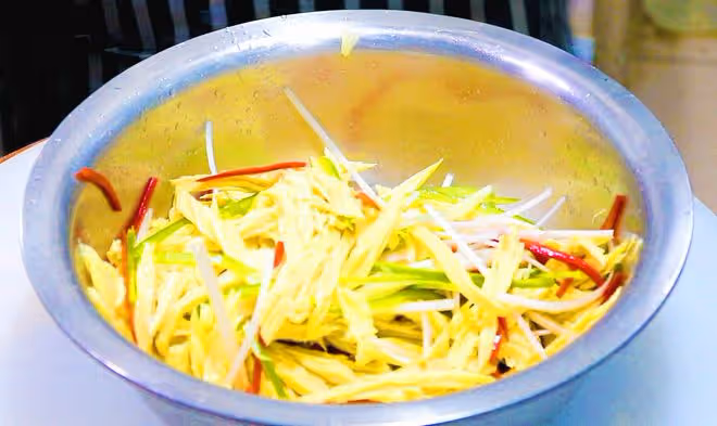 老酒鬼都愛吃的5道下酒菜，道道都好吃，待客不愁，喝酒夠勁兒