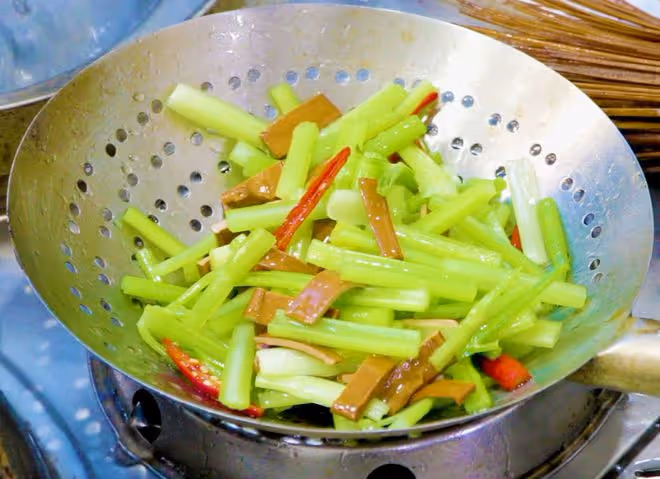 老酒鬼都愛吃的5道下酒菜，道道都好吃，待客不愁，喝酒夠勁兒