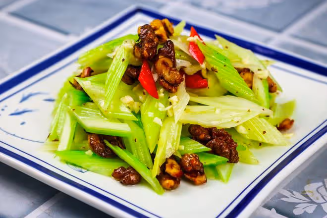 建議中老年人，少吃牛羊豬肉，多吃這6樣，營養不貴，常吃少生病