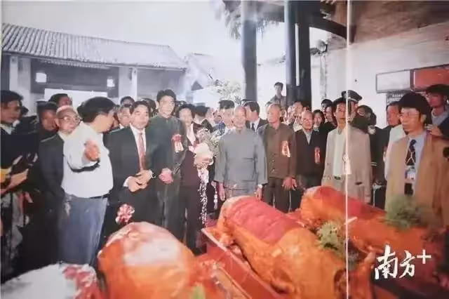 1997年劉德華認祖歸宗，而親姐姐一貧如洗，他卻對此「不為所動」