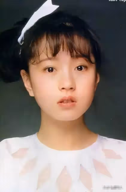 她曾是張國榮的夢中情人、梅艷芳的情敵,卻被渣男耽誤一生