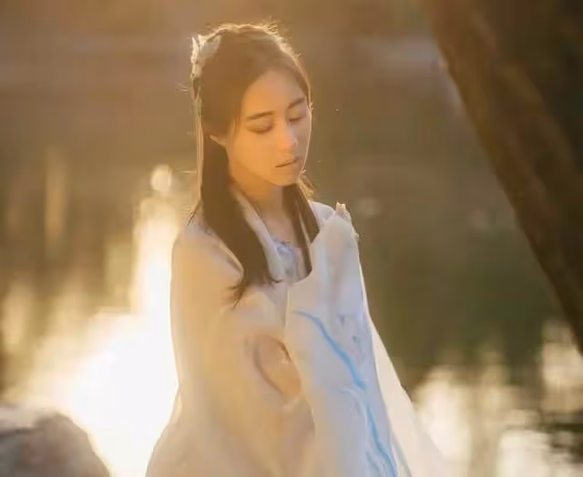賭王女兒從清華大學碩士畢業!美貌與智慧並重,網友:去參加港姐