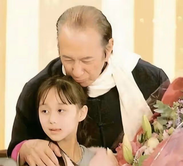 賭王女兒從清華大學碩士畢業!美貌與智慧並重,網友:去參加港姐