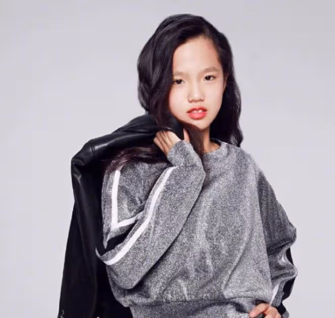 鍾麗緹13歲二女兒近照引關注!化妝美甲打扮成熟,高顏值太像媽媽