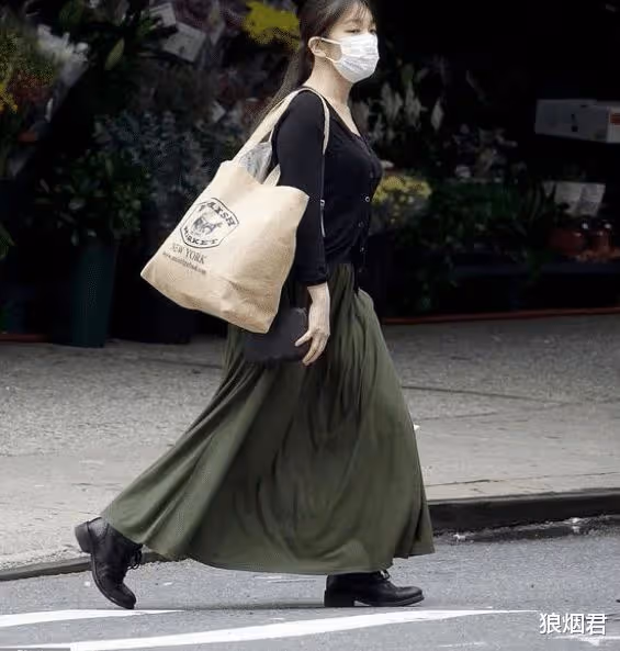 打扮低調不見公主樣，為愛脫離王室淪為平民，如今真子過得怎樣？