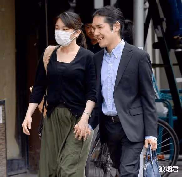 打扮低調不見公主樣，為愛脫離王室淪為平民，如今真子過得怎樣？