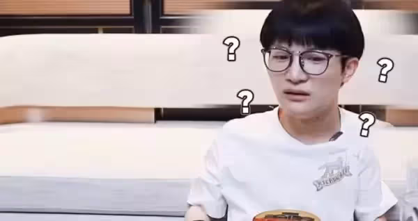 勞模周深直播,瘋狂輸出個人魅力,手動回復歌迷,暖心舉動引熱議