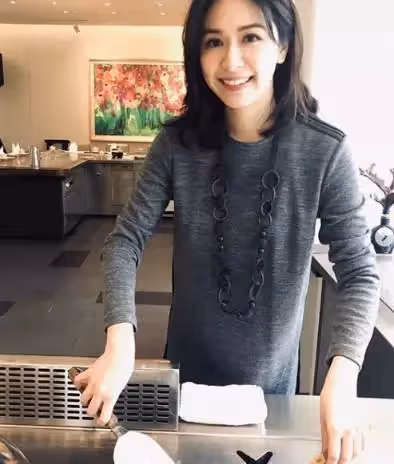 蔡依珊「名門出身留美多年」卻甘當10年全職媽，如今創業笑曝「管員工就像管老公」人妻全點頭：寶媽再成事業女強人