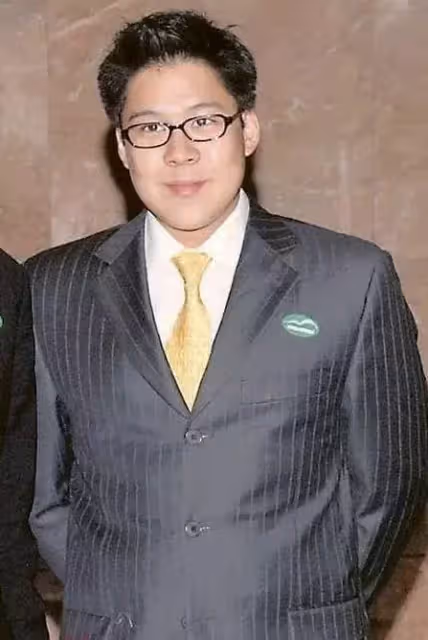 霍啟剛:各種糾纏才纏來一個老婆,全家人把她當成寶