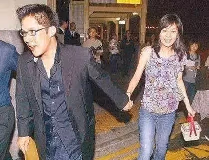 霍啟剛:各種糾纏才纏來一個老婆,全家人把她當成寶