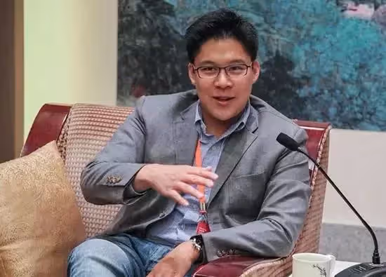 霍啟剛:各種糾纏才纏來一個老婆,全家人把她當成寶