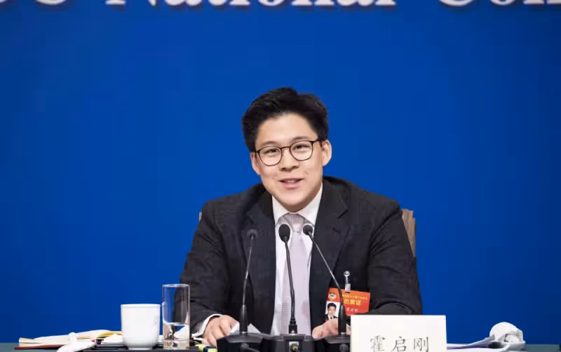 霍啟剛:各種糾纏才纏來一個老婆,全家人把她當成寶