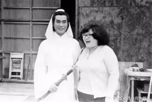 當年婚內出軌,鄭少秋被冠上拋妻棄女背負罵名,離婚多年同台,沈殿霞大器釋懷女兒也不怪爸爸