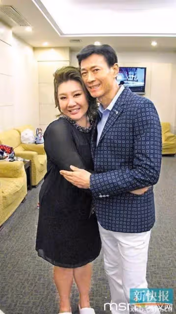 當年婚內出軌,鄭少秋被冠上拋妻棄女背負罵名,離婚多年同台,沈殿霞大器釋懷女兒也不怪爸爸