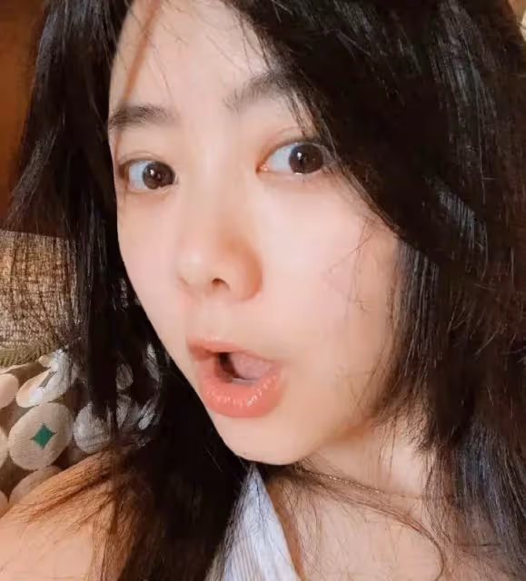 有種「牛奶肌」叫譚松韻,不化妝就自拍:這皮膚狀態說18歲我也信!