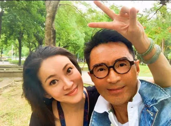 55歲戲骨被醉酒妻子拍視頻怒斥，稱其騙吃騙住，還互斥對方愛酗酒
