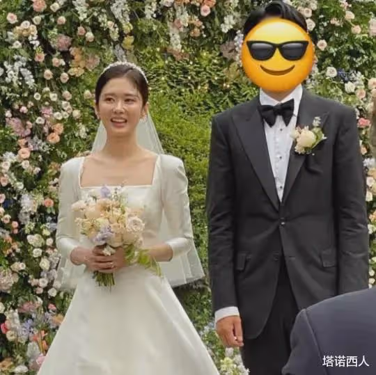 韓網熱議！42歲張娜拉的新娘美...穿著婚紗現場跳起來了女團舞