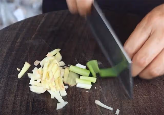 家常小炒西葫蘆的做法，清脆入味不出水，好吃又下飯，全家都喜歡