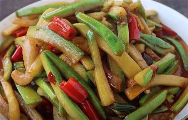 家常小炒西葫蘆的做法，清脆入味不出水，好吃又下飯，全家都喜歡