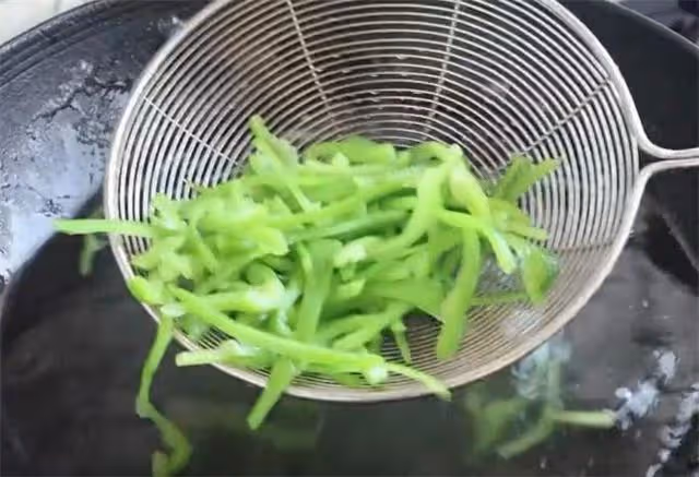 家常杏鮑菇超好吃的做法，脆嫩爽口入味，營養又好吃，做法超簡單