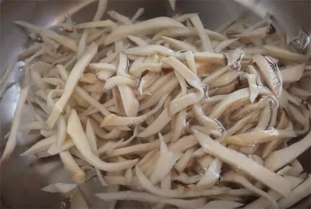 家常杏鮑菇超好吃的做法，脆嫩爽口入味，營養又好吃，做法超簡單
