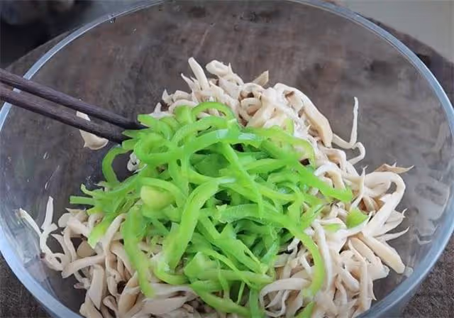 家常杏鮑菇超好吃的做法，脆嫩爽口入味，營養又好吃，做法超簡單