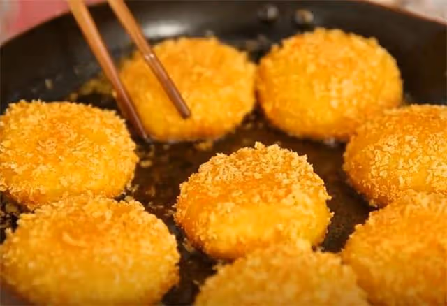 天熱了，這才是南瓜餅最好吃的做法，外酥里嫩，孩子吃個頭竄一竄